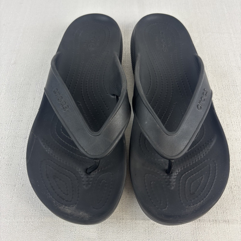 Iconic Crocs Black Men's‎ Size 12 Comfort Thong Sandals Flip Flops - Picture 3 of 11
